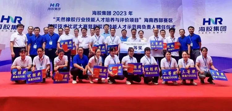 获奖合影。。。。。。.jpg